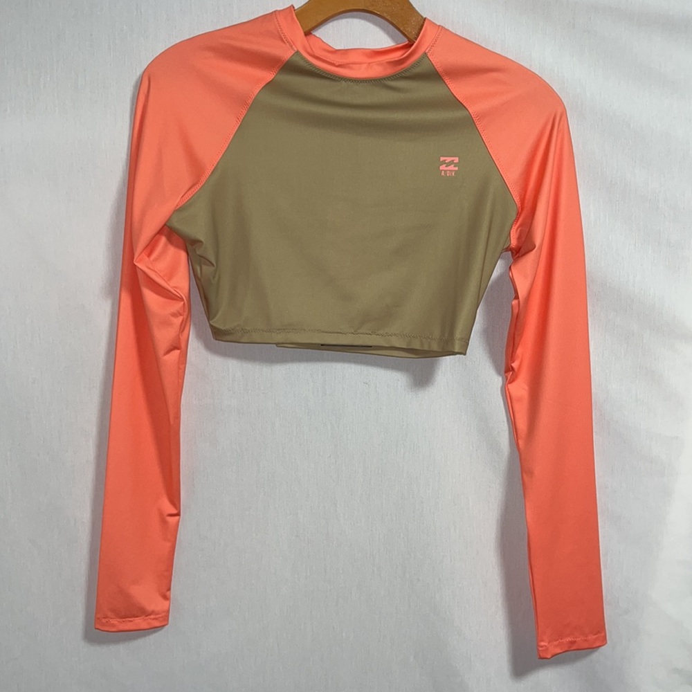 Billabong A/DIV Long Sleeve Crop Rash Guard Sz M